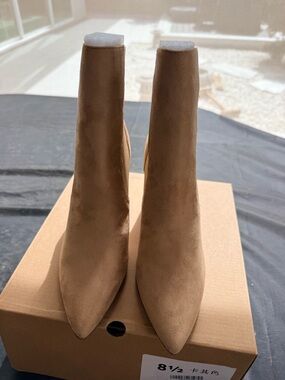 Women’s Pointed Toe Stretch Booties in Tan